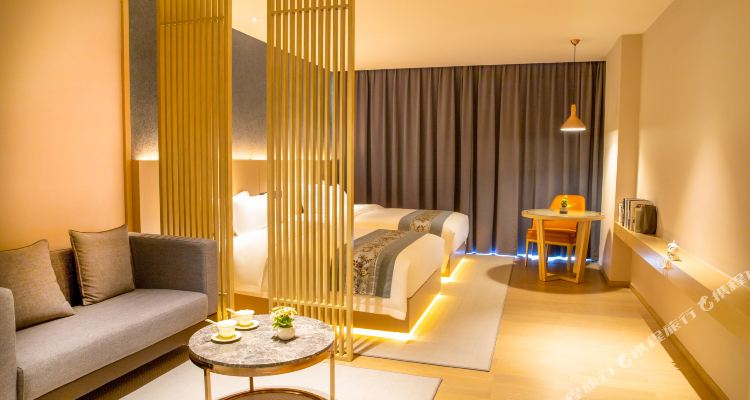 0205i120008b47qk041E1_R_750_400