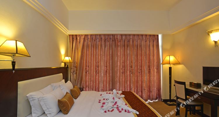 20080j000000aylyh4B32_R_750_400